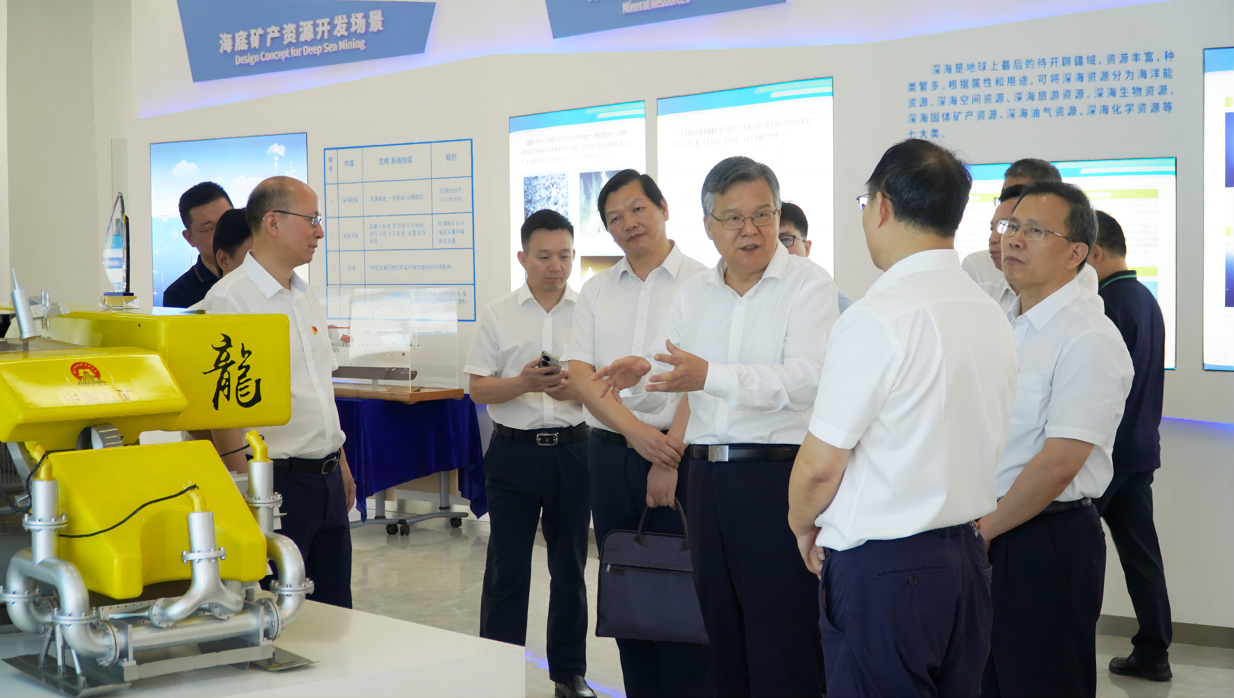 湖南省委常委、常務(wù)副省長李殿勛到長沙礦冶院調(diào)研